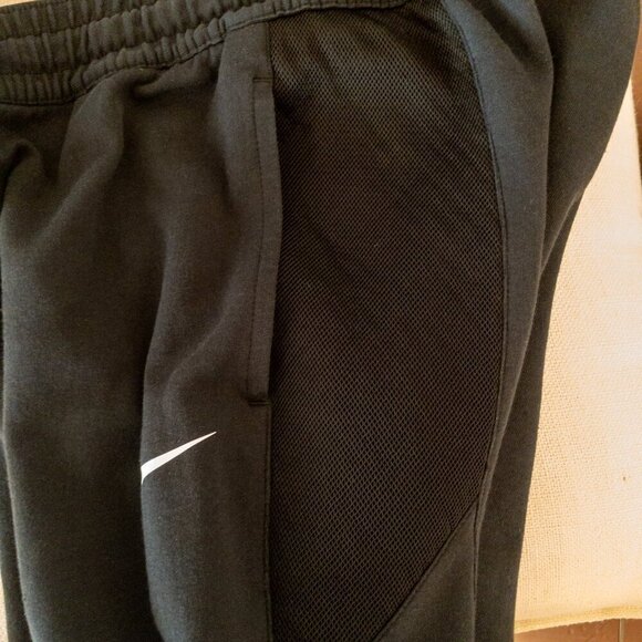 Nike Dri-FIT Joggers Pants Black Mesh Panels Size M Athletic Activewear - Picture 5 of 6